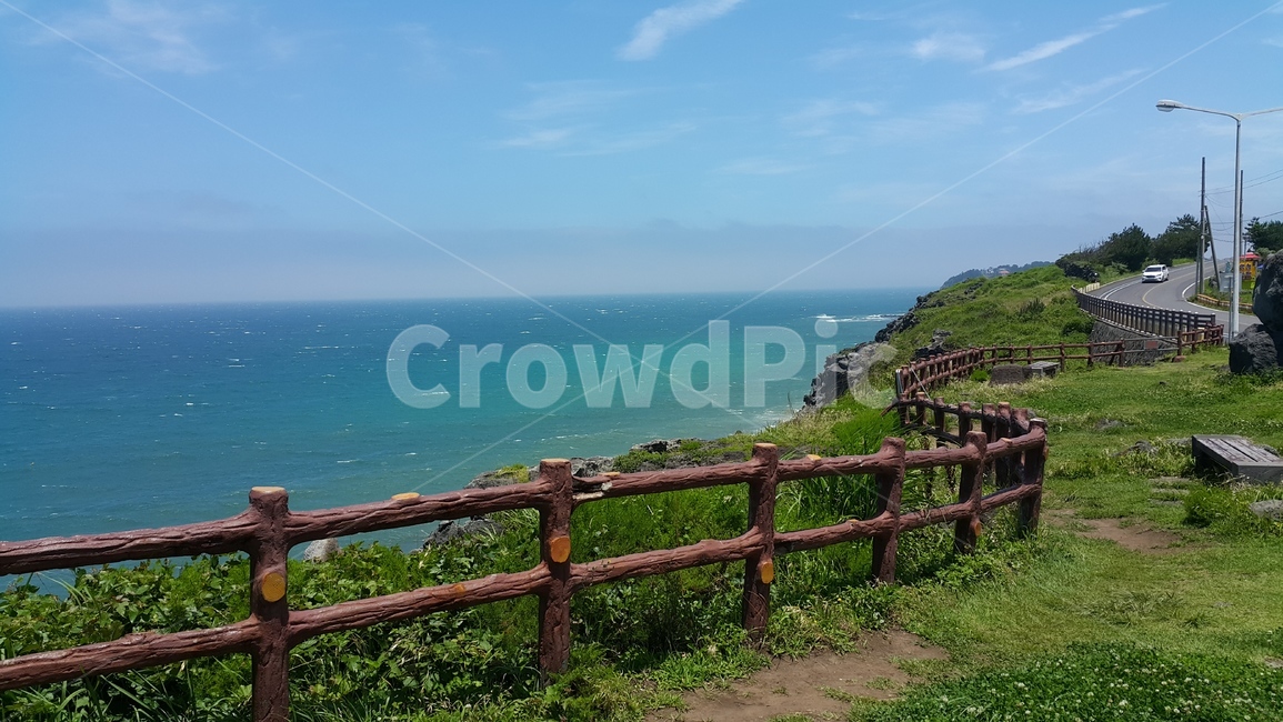 제주도,파란하늘,바람,구름,길,사계절,봄,여름,흰파도,둘레길,애머랄드,풀,잔잔한,고요한,푸른,넓은,자연,풍경,nature,landscape,제주도,jeju,jeju island,banister,난간,handrail,railing,promontory,곶