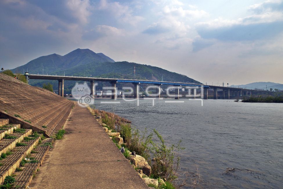 Han River Bridge,Paldang Dunchi,nature,Paldang Bridge,Geomdansan Mountain,Han River,scene