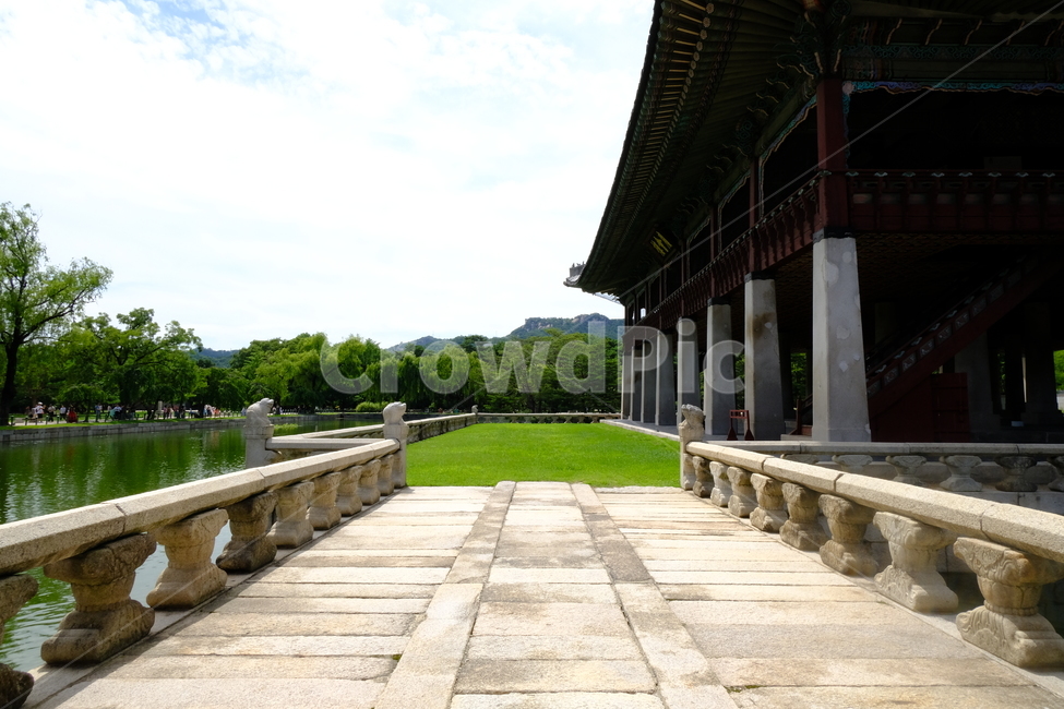 경복궁,경회루,잔디,한옥,한국,건물,돌다리,다리,한국전통,한국문화,korean traditional,korean culture,랜드마크,landmark,tourist attraction,한국랜드마크,한국관광지,한국명소,korea landmark,korea tourist attraction,건축물,건물외관,exterior,building,structure,architecture,construction