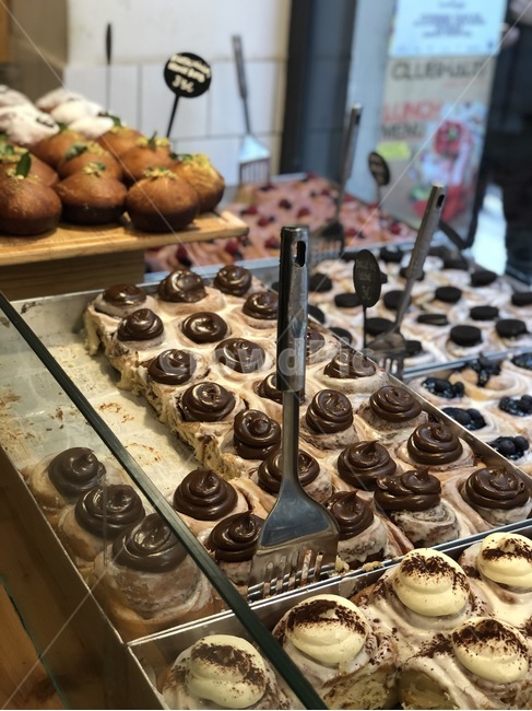 시나몬롤,케이크,케익,초코,디저트,creme,빵집,bakery,음식,식재료,요리,food,cook,meal,dishes,food reserves,디저트,간식,후식,dessert,snack