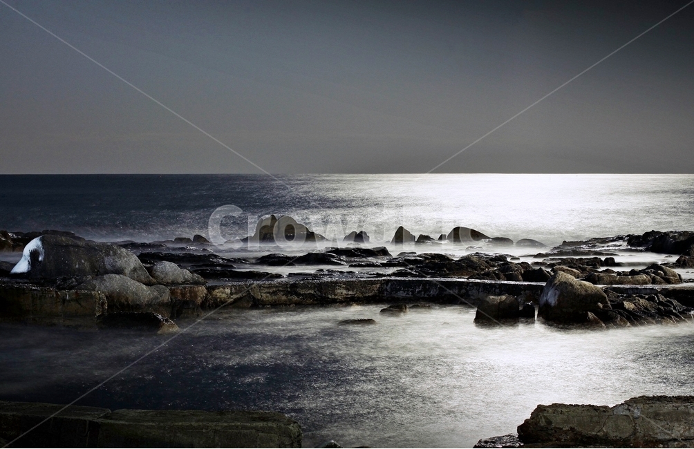 바다,밤바다,고요함,장노출,물결,바닷가,주문진,달빛,바위,자연,풍경,landscape,landmark,sea,겨울바다,자연,풍경,nature,landscape,promontory,곶,ocean,대양,outdoors,옥외,water,물