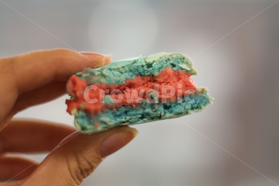 음식,마카롱,디저트,알록달록한,macaron,food,dessert,colorful,사람,인물,인간,human,person,신체일부,몸,body,음식,식재료,요리,food,cook,meal,dishes,food reserves,디저트,간식,후식,dessert,snack
