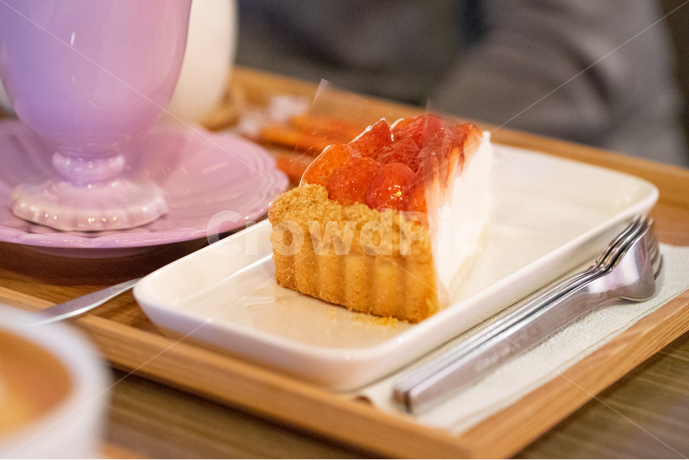 카페,감성,케익,조각케익,딸기,달콤한,음식,식재료,요리,food,cook,meal,dishes,food reserves,디저트,간식,후식,dessert,snack,색깔,색상,색채,색감,color sense,color sensitivity,feeling of color