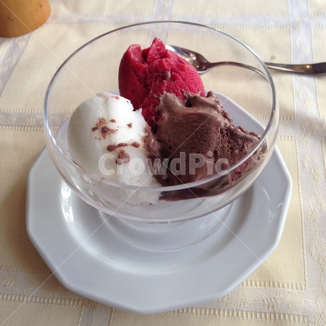yogurt,chocolateicecream,sherbet,strawberry,eat out,cream,food,icecream,ice cream,dessert,Choco,vanilla