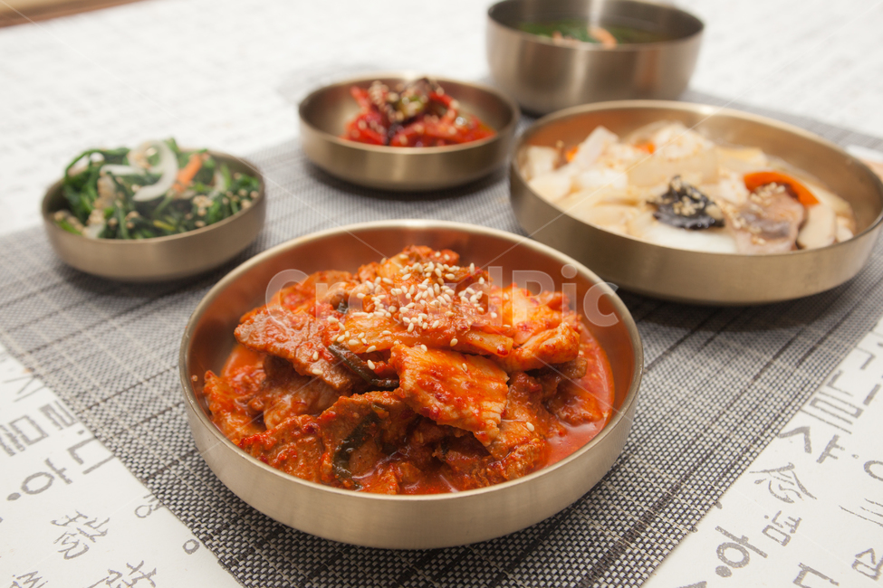 한식,음식,반찬,food,한국음식,먹거리,koreanfood,sidedishes,나물,국,김치,soup,kimchi,식탁,table,한끼,식사,meal,조림,무말랭이,시금치,아침,점심,저녁,breakfast,lunch,dinner,밥상,음식,식재료,요리,food,cook,meal,dishes,food reserves,한식,한국음식,한국요리,korean food,korean dishes,korean meal,korean cook
