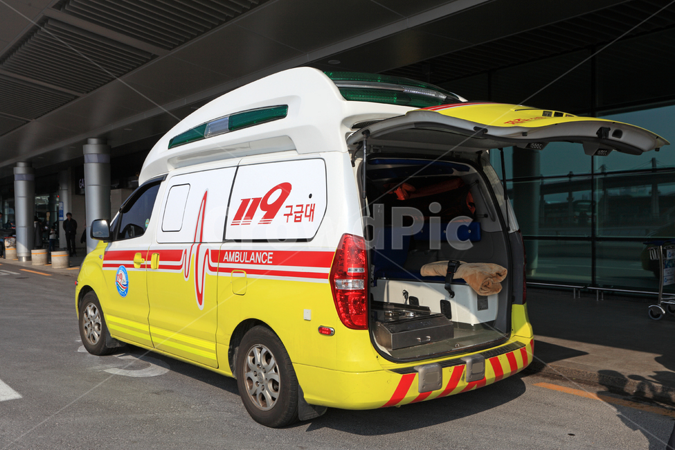 119,구급차,구급대,앰블런스,엠블런스,응급,응급실,이송,환자,긴급,출동,긴급출동,대기,의료,구급,차,자동차,차량,안전,병원,센터,골든타임,외상,소방,실외,야외,한국,교통,교통수단,traffic,transportation