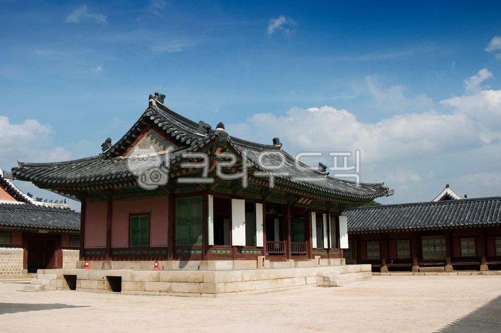 만춘전,경복궁,문화재,유물,유적,유적지,고궁,궁전,궁궐,목조주택,목조건물,고건축,관광지,한옥,전통한옥,문화,전통문화,종로구,서울,한국,구름,하늘,기와집,건축물,건물,한국전통,한국문화,korean traditional,korean culture,건축물,건물외관,exterior,building,structure,architecture,construction