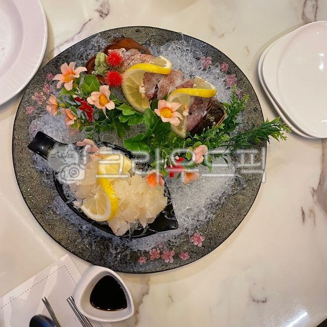 랍스터회,바닷가재,바닷가재회,도자기,회,횟집,그릇,음식,생선,날것