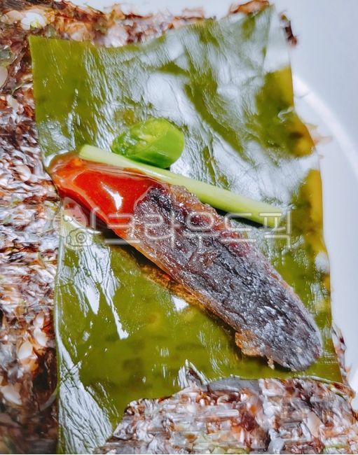 cook,seaweed,Cheongyang peppers,snacks for drinks,kelp,stone seaweed,garlic cloves,vegetables,herring gwamegi,food,gwamaegi,dried seaweed,meal,dish,fish,saury gwamegi,snacks,Gwamegi