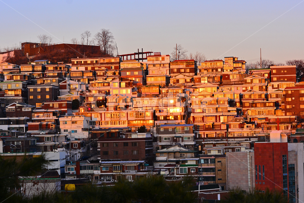 딜동네,집,하우스,건축물,서민,언덕,노을,석양,오렌지색,해질무렵,명암,반사,빛,그림자,마을,건물,서울,sunset,도시,풍경,city,landscape,한국도시풍경,한국도시경관,korea cityscape