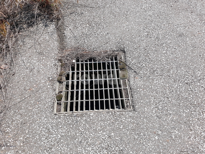 road,asphalt,도로,아스팔트,배수구,drain,drainage