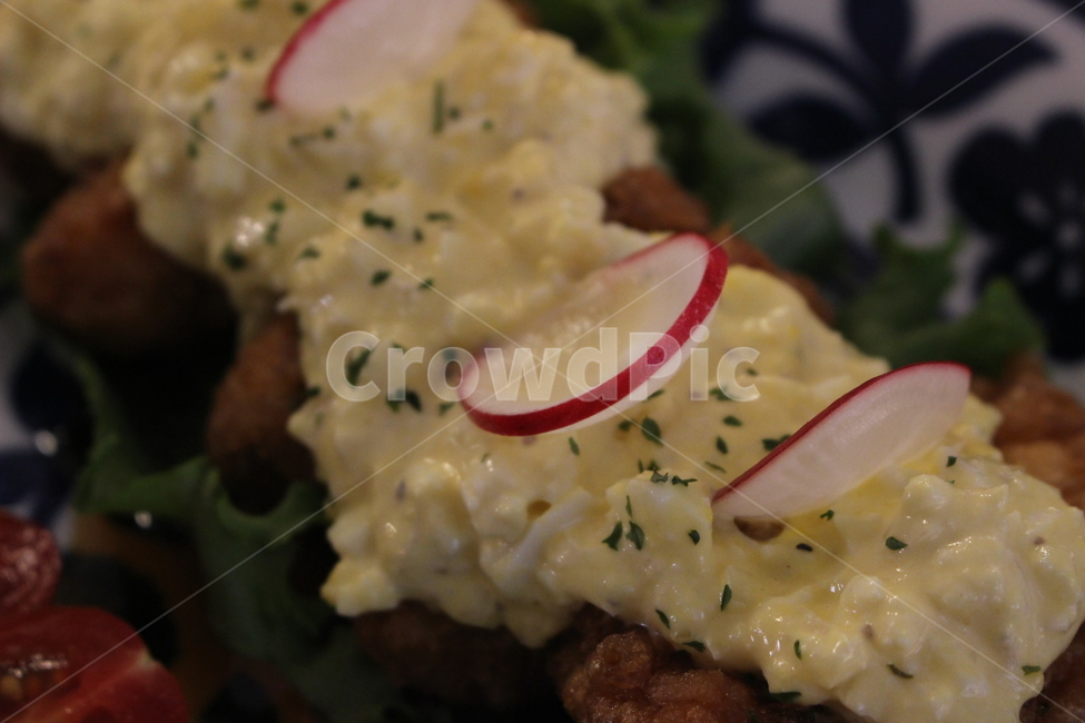 red onion,meal,Japanese style,parsley,Pork cutlets,pretty bowl,Chicken Nambang,Scrambled Eggs