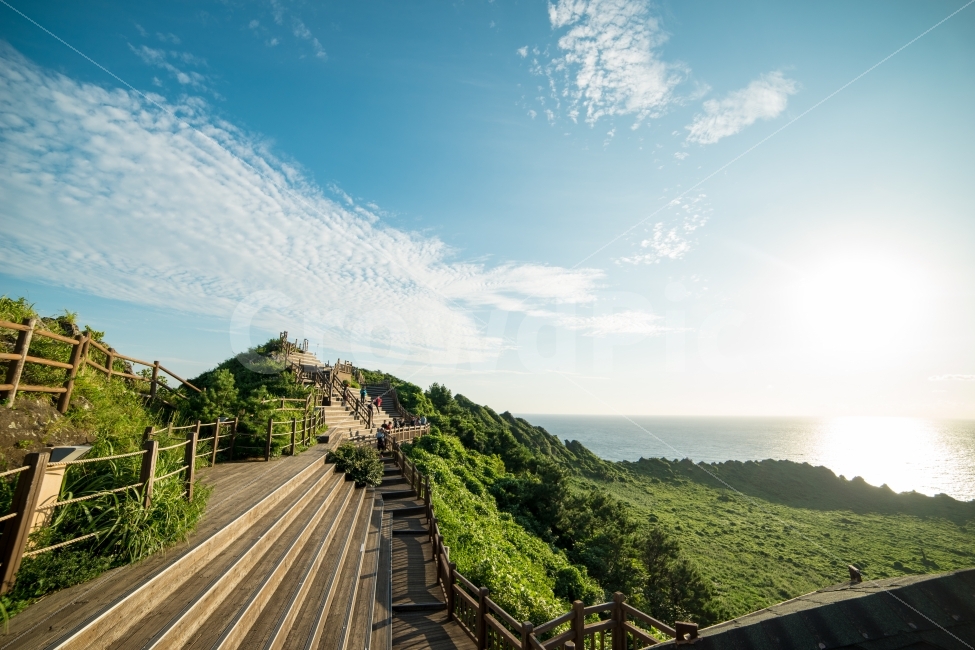 풍경,제주,하늘,산,햇빛,제주여행,성산일출봉,광각,구름,밝음,푸른,초록,자연,풍경,nature,landscape,제주도,jeju,jeju island,outdoors,옥외
