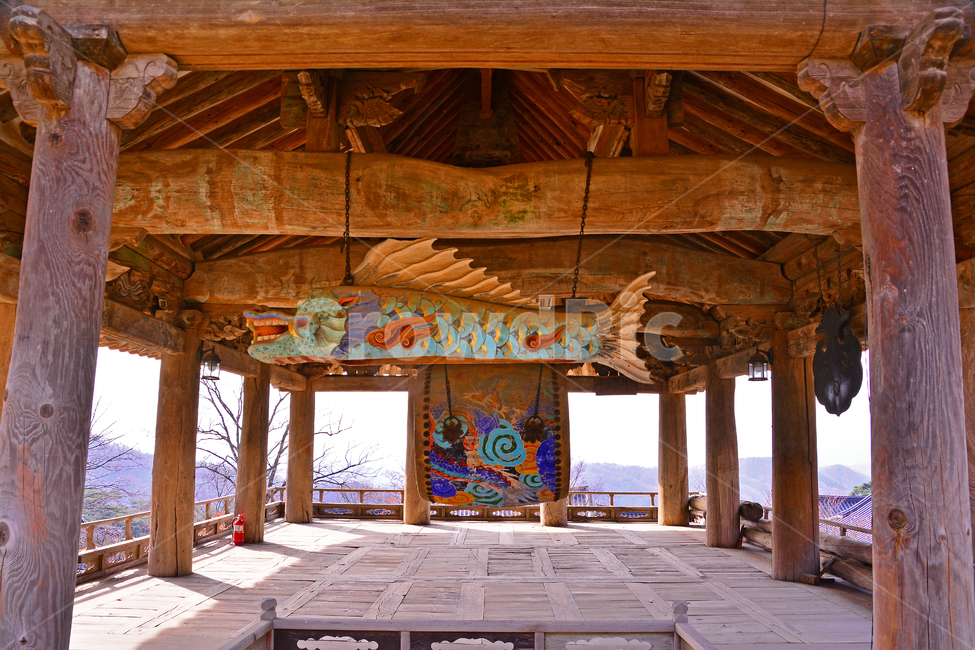 부석사,절,사찰,목어,산사,불교,절집,고즈녁,전통,건축미,우드,wood,buddhisttemple,올드,오래된,한국풍경,코리안,풍경,형상,조각품,예술,아트,art,불교미술,북,기둥,나무,목재,건물,기와집,건축물,한국전통,한국문화,korean traditional,korean culture,조각상,동상,석상,조형물,statue,bronze statue,stone statue,건축물,건물외관,exterior,building,structure,architecture,construction