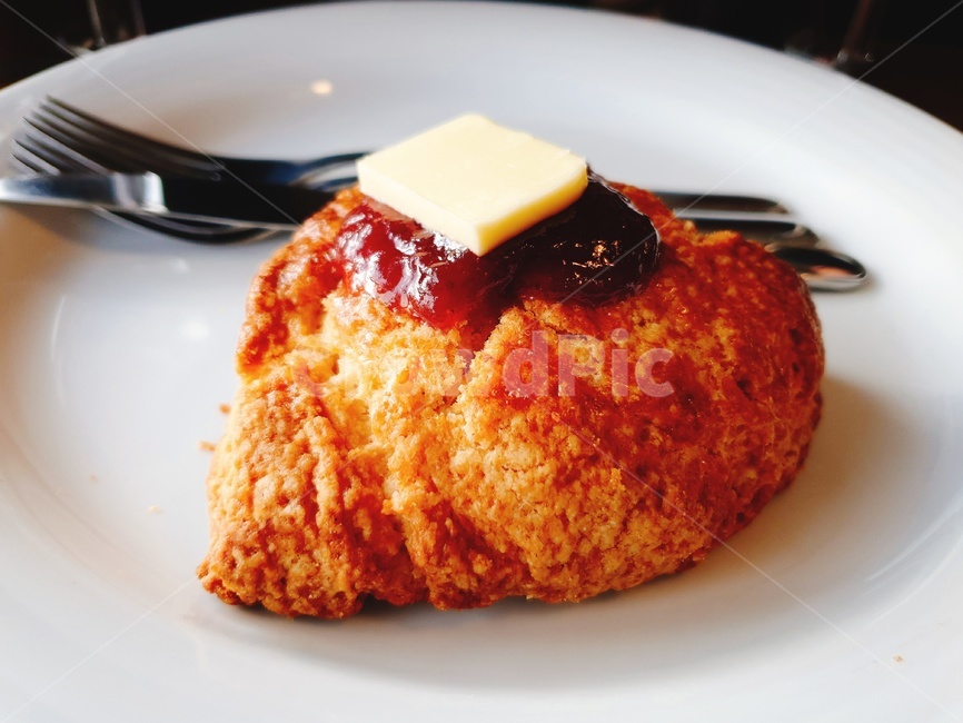 스콘,치즈,디저트,점심,브런치,딸기잼,플레이팅,맛있는,달콤한,먹음직스러운,빵,후식