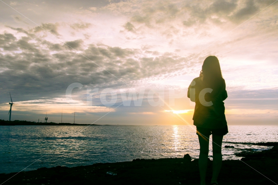 해질녘,바다,풍경,노을,구름,자연,풍경,nature,landscape,해변,바다,beach,sea,사람,인물,인간,human,person,여성,여자,woman,female,lady,인물실루엣,사람실루엣,character silhouette,human silhouette,감성,sensible,feeling,light,빛,flare,플레어