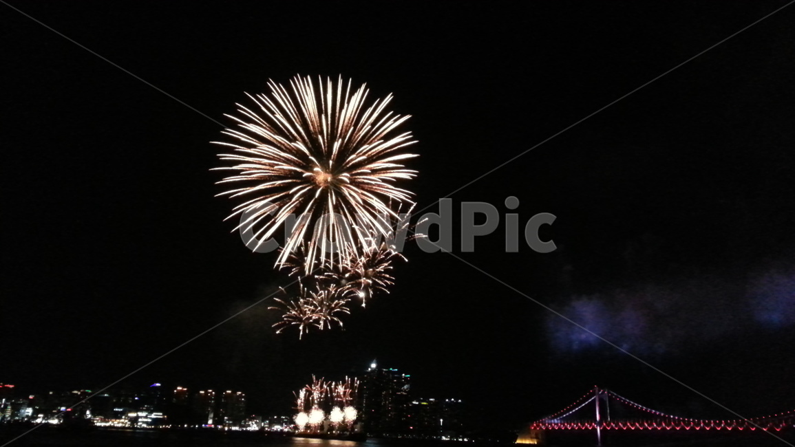 폭죽,불꽃놀이,다리,밤,하늘,야경,밤,풍경,nightscape,night,landscape,축제,행사,festival,carnival,event,nature,자연,outdoors,옥외