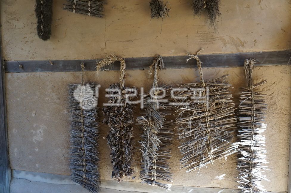 한국민속촌,용인,한옥,말린나물,나물,흙벽,koreanfolkvillage,koreantraditionalhouse,traditionalhouse,house,soilwall,driedvegetables