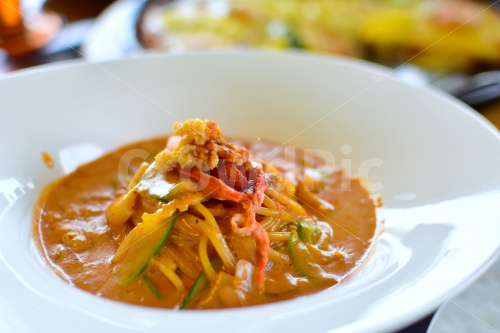 white plate,pizza,set,pasta,snow crab,Tomato Pasta,plate,sea urchin,food