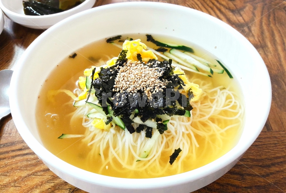 국수,잔치국수,여름,음식,food,noodle,면,메뉴,음식,식재료,요리,food,cook,meal,dishes,food reserves,면류,면요리,noodles,한식,한국음식,한국요리,korean food,korean dishes,korean meal,korean cook