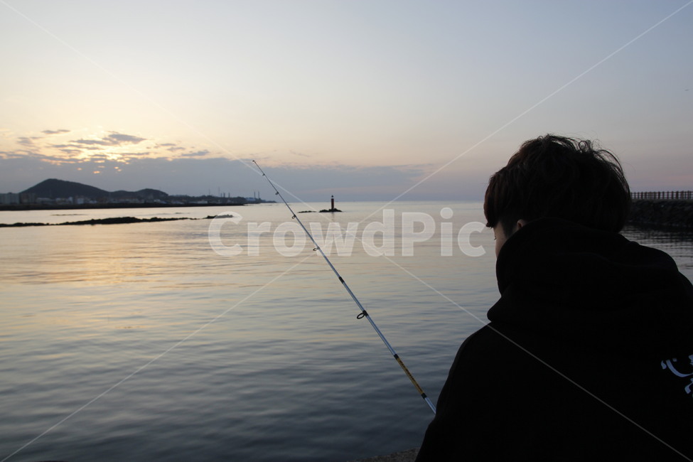 낚시,바다낚시,바다,낚시대,남자,뒷모습,뒤통수,남자뒷통수,후드티,sea,fishing,back