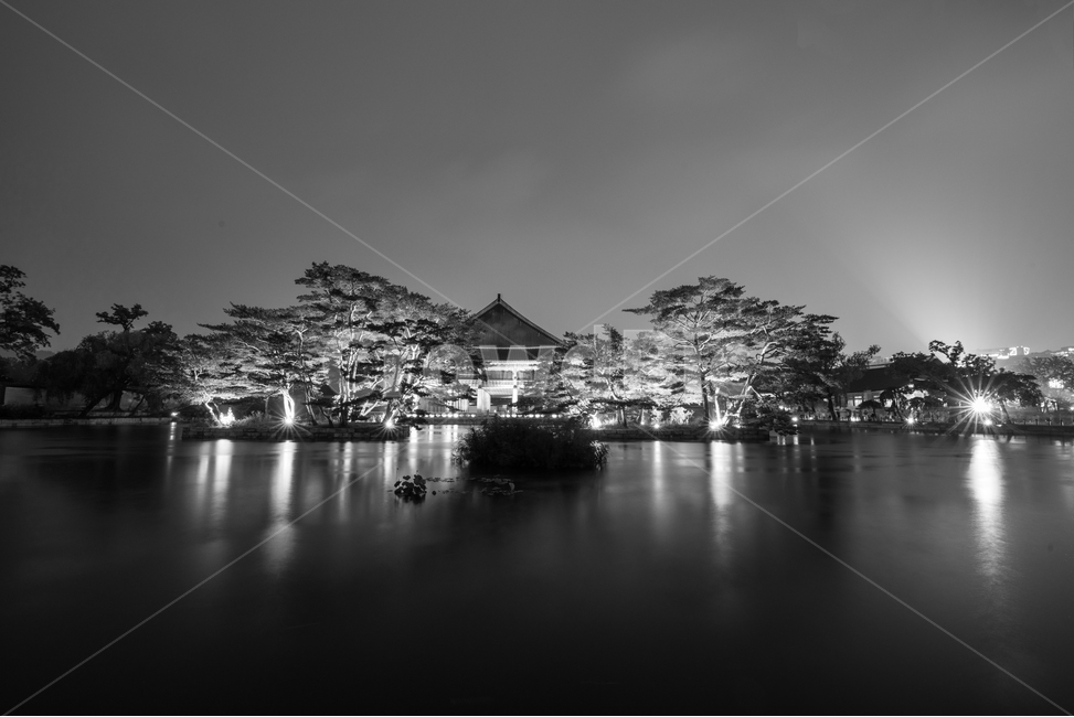 고궁,경복궁,경회루,야경,흑백,궁,전통문화,전통,야간관람,야간개장,조명,한옥,서울,관광지,시내,시내관광,seoul,city,black,white,night,nightview,palace,korea,한국,한국전통,한국문화,korean traditional,korean culture,랜드마크,landmark,tourist attraction,한국랜드마크,한국관광지,한국명소,korea landmark,korea tourist attraction,흑백,모노톤,monochrome,black and white