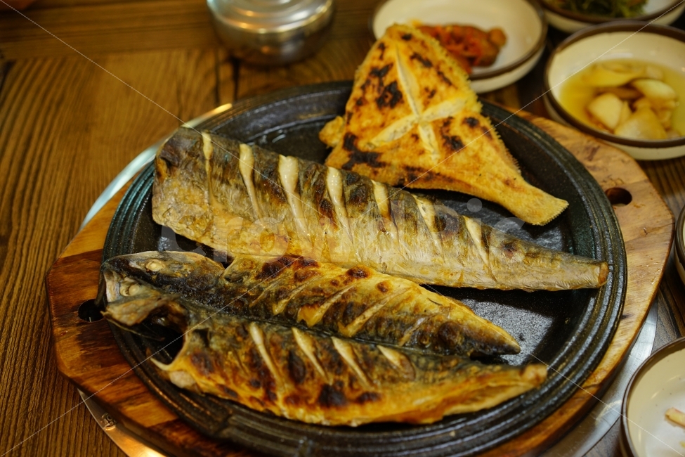 생선구이,생선,음식,식사,먹방,구이,반찬,푸드,꾸이,밥도둑,피쉬,든든,푸짐,맛집,음식,식재료,요리,food,cook,meal,dishes,food reserves,수산물,해산물,fishery products,seafood,한식,한국음식,한국요리,korean food,korean dishes,korean meal,korean cook