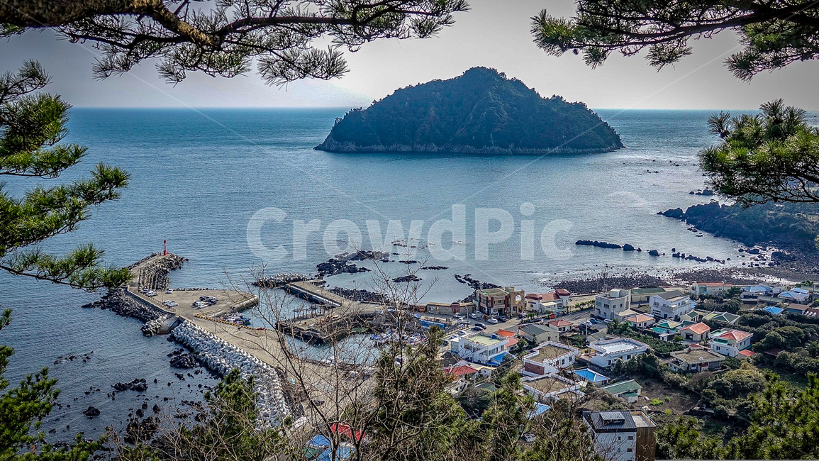 제주도,제지기오름,오름,포구,바다,섬,어촌,제주도,jeju,jeju island,시골,마을,풍경,landscape,country,rural,town,land,땅,outdoors,옥외,nature,자연,water,물,sea,ocean,대양,shoreline,해안선,coast,연안