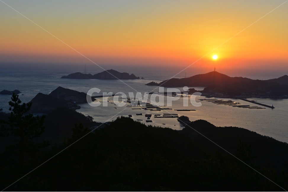 nature,자연,outdoors,옥외,sea,바다,ocean,대양,water,물,shoreline,해안선,coast,연안,redsky,붉은하늘,sky,하늘,dawn,새벽,신안,흑산도,흑산도아침,일출,여명,해돋이,흑산도항