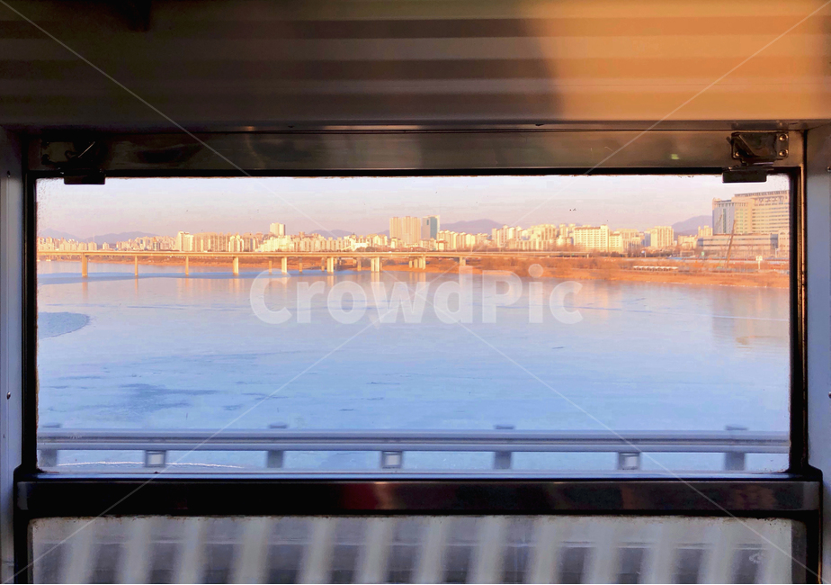 seoul,metro,bridge,sunset,sky,river,city,urban,pattern,window,winter,cold,orange,서울,지하철,메트로,도시,다리,한강,겨울,창문,풍경,자연,석양,저녁,도시,풍경,city,landscape,한국도시풍경,한국도시경관,korea cityscape,교통,교통수단,traffic,transportation,home decor,가정 장식