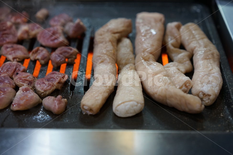 막창,염통,고기,육류,불판,고깃집,돼지막창,막창집,내장,한국음식,음식,식재료,요리,food,cook,meal,dishes,food reserves,육류,고기,meat,한식,한국음식,한국요리,korean food,korean dishes,korean meal,korean cook