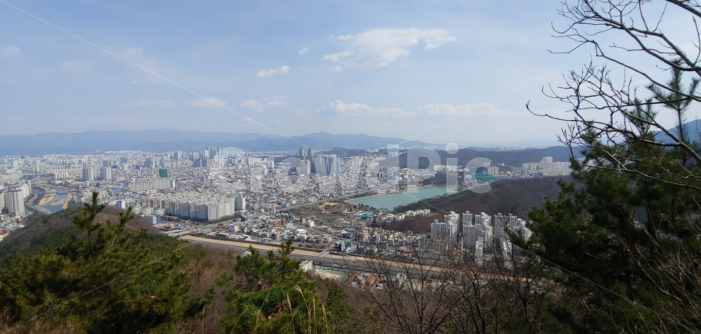 nature,자연,landscape,경치,outdoors,옥외,aerialview,조감도,scenery,풍경,중심지,도시,건물,하늘,구름,맑은,산,나무,숲,도로,아파트,호수,공원,도시,풍경,city,landscape