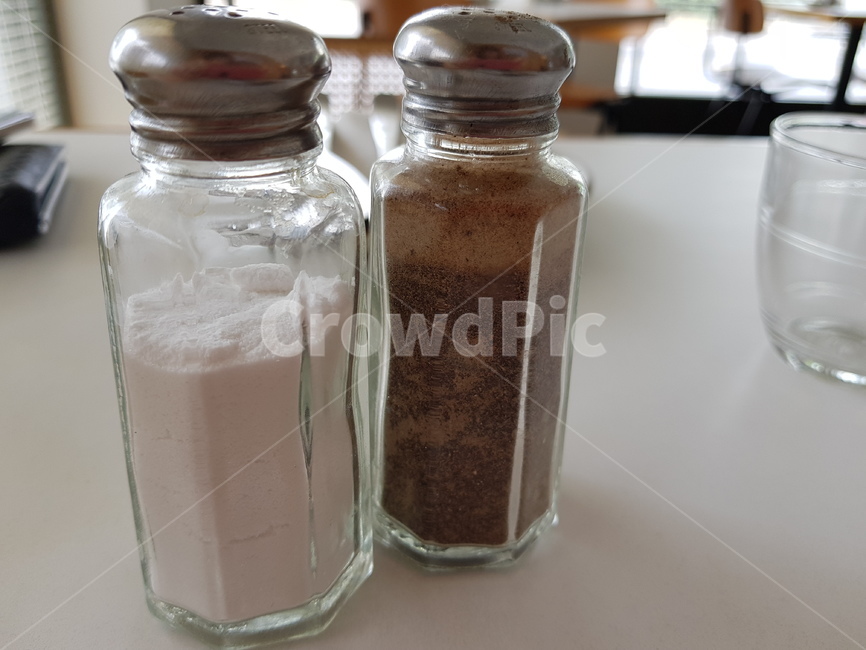 후추,소금,salt,papper,양념통,양념,조미료,식탁,테이블