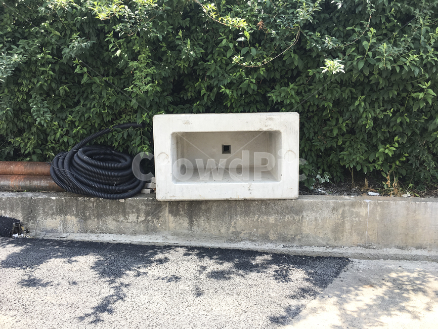 시멘트,블럭,전선,덤불,길,버려진,재료,산업의,cement,block,wire,bush,industrial,material,오브젝트,object,abandoned,구멍,hole