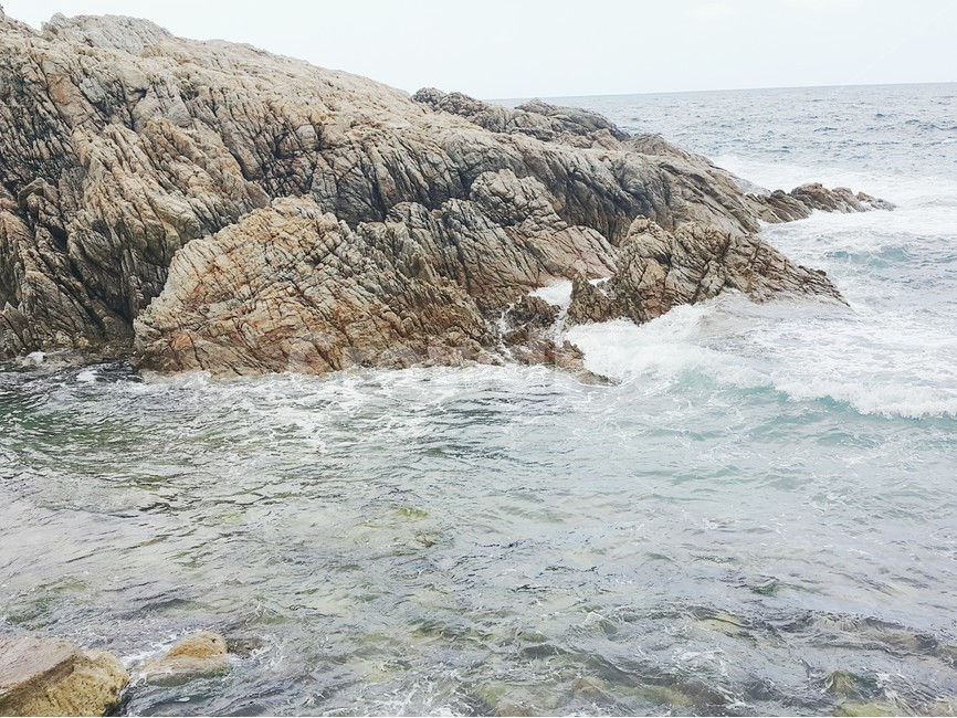바다,바위,파도,바람,하늘,파란하늘,파란바다,nature,돌,stone,sea,자연,풍경,nature,landscape,promontory,곶,outdoors,옥외