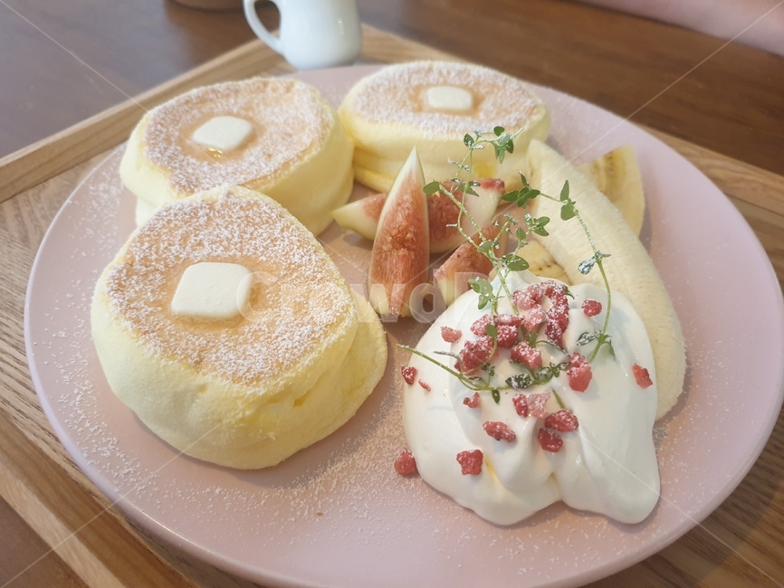 수플레,파스텔,버터,생크림,무화과,디저트,dessert,달콤,달콤한,분위기있는,카페,우유,계란,분홍색,핑크,pink,babypink