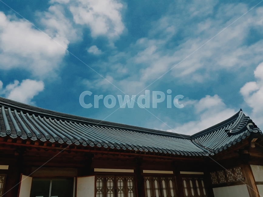 roof,지붕,koreanhouse,한옥,house,집,sky,하늘,cloud,구름,outdoors,옥외,야외,korea,한국,한국전통,한국문화,korean traditional,korean culture,건축물,건물외관,exterior,building,structure,architecture,construction