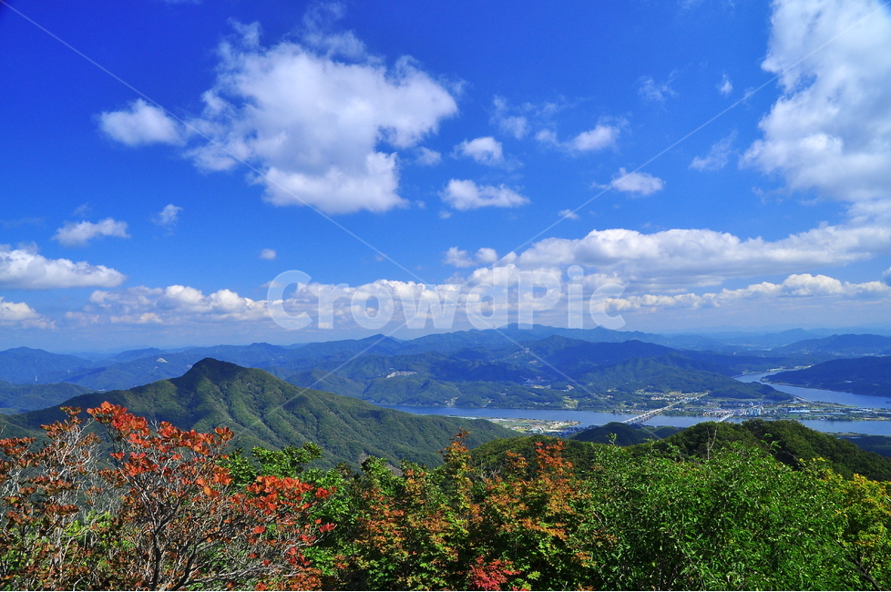 forest,bright,clouds,view map,mountain climbing,sunny day,cloud,mountain,top,Suburbs of Seoul,fall,Maple tree,Apartment complex,sight,season,at the top,sky,wide,clear,tree,On the mountain,environment,panorama,Scenery under feet,fall day,autumn,autumn moun
