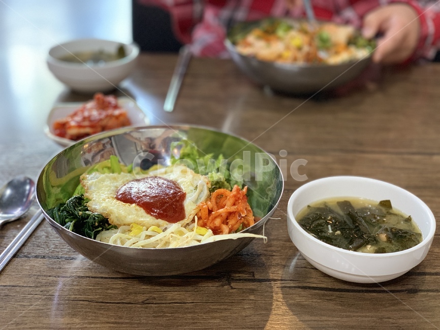 bowl,사발,dish,요리,meal,식사,숟가락,spoon,식품,food,cutlery,비빔밥,한식,음식,식재료,요리,food,cook,meal,dishes,food reserves,한식,한국음식,한국요리,korean food,korean dishes,korean meal,korean cook