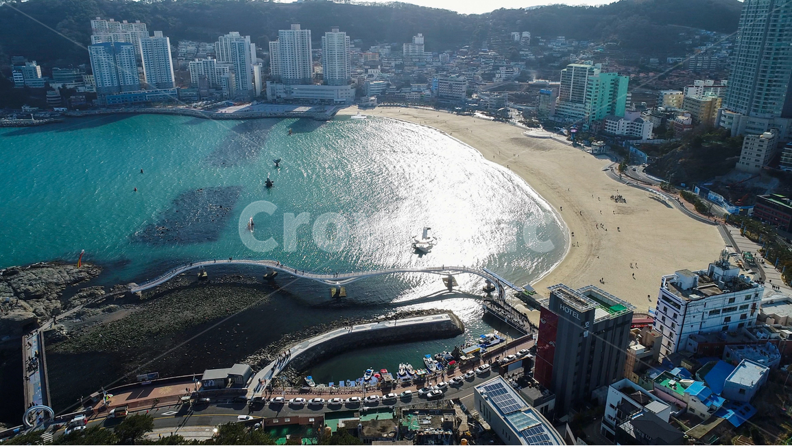 부산,송도,해수욕장,송도해수욕장,바다,관광지,항공촬영,시원한,바닷가,백사장,한산한,여행,해변,풀샷,부감,파도,잔잔한,도시,풍경,city,landscape,한국도시풍경,한국도시경관,korea cityscape,nature,자연,경치,outdoors,옥외,scenery,aerial view,조감도