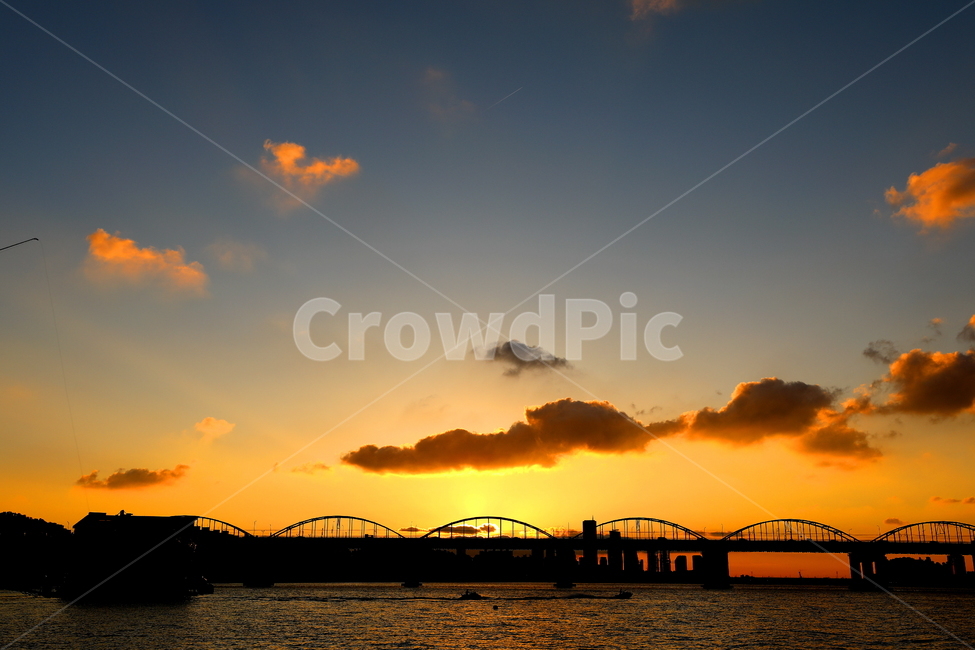 풍경,강,호수,한강,노을,도시,풍경,city,landscape,실루엣,그림자,silhouette,shadow,nature,자연,outdoors,옥외,sky,하늘,red sky,붉은 하늘,dusk,황혼,dawn,새벽,sunset,일몰