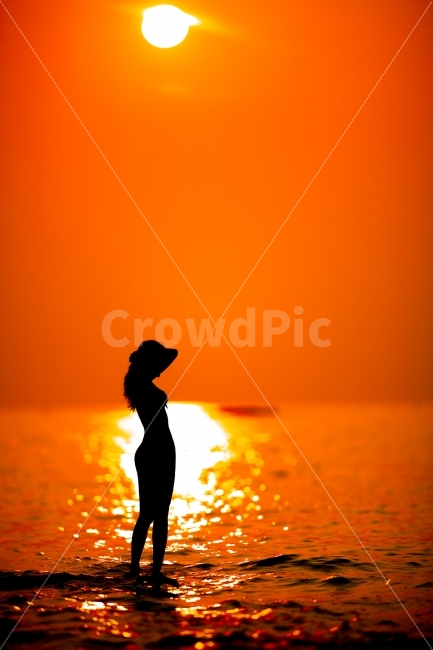 전남,영광,적벽,일몰,여름,해변,바다,beach,sea,사람,인물,인간,human,person,여성,여자,woman,female,lady,인물실루엣,사람실루엣,character silhouette,human silhouette,휴식,힐링,rest,relaxation,healing,silhouette,실루엣,outdoors,옥외,nature,자연,standing,서 있는