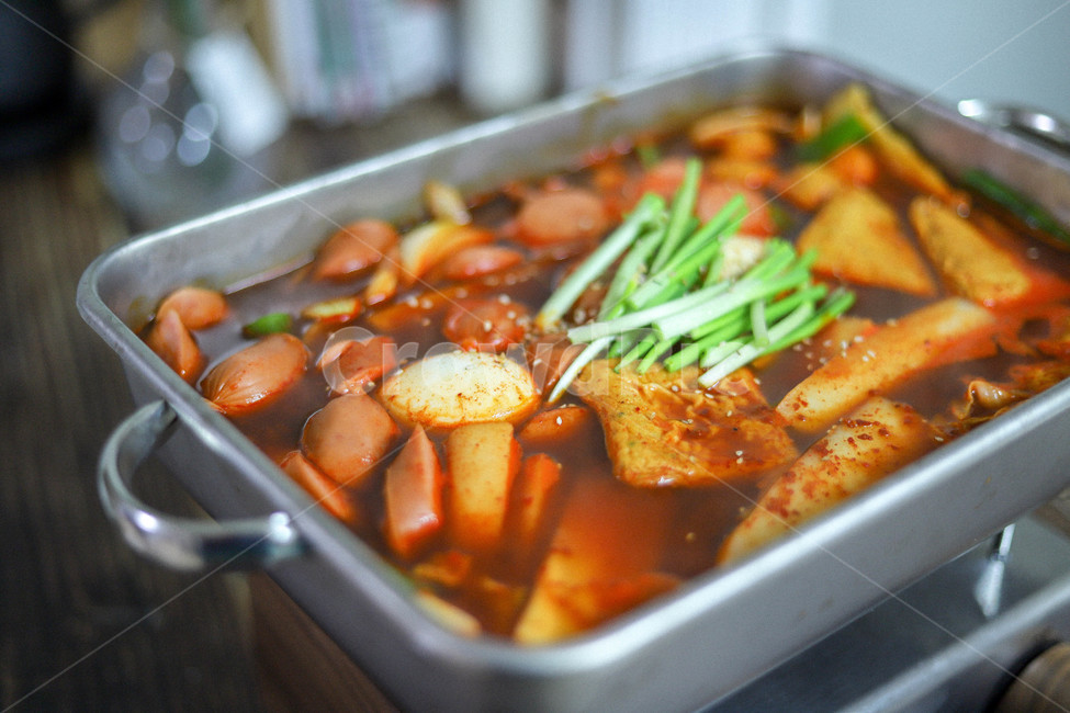 햄,요리,떡,떡볶이,즉석떡볶이,채소,소시지,음식,야채,양배추,떡볶이재료,전골,소세지,양파,스테인리스,냄비,주방도구,주방기기,주방용품,맛있는,신선한,쉬운,cabbage,onion,food,cook,cooking,kitchen,vegetable,green,pot,fishcake,fishball,떡볶이떡,가래떡,ham,sausage,국물떡볶이,ricecake,음식,식재료,요리,food,cook,meal,dishes,food reserves,한식,한국음식,한국요리,korean food,korean dishes,korean meal,korean cook,감성,sensible,feeling