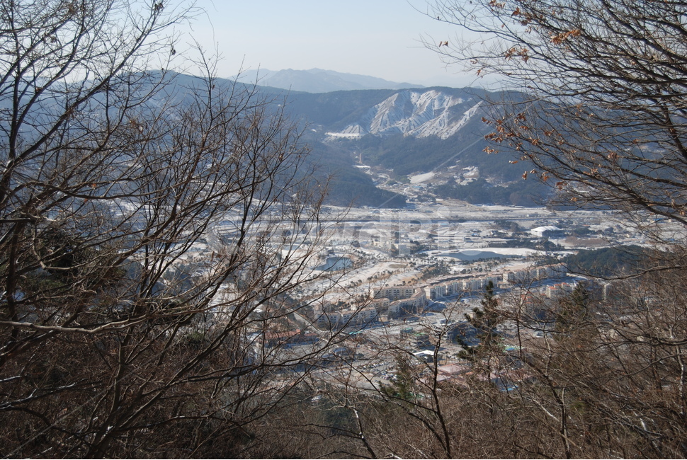 방장산,자연휴양림,휴식,수채화같은,자연의위대함,등산로,능선,아름다움,신비스런산,돌,산행,힐링,자연,감성,등산,계절,여행,한국,한국명산,한국등산,풍경,눈,나무,하늘,바람,바람소리,환경,생태계,산,땅,겨울,계절,winter,season,자연,풍경,nature,landscape,한국자연풍경,한국자연경관,korea nature landscape,plant,식물,tree,outdoors,옥외