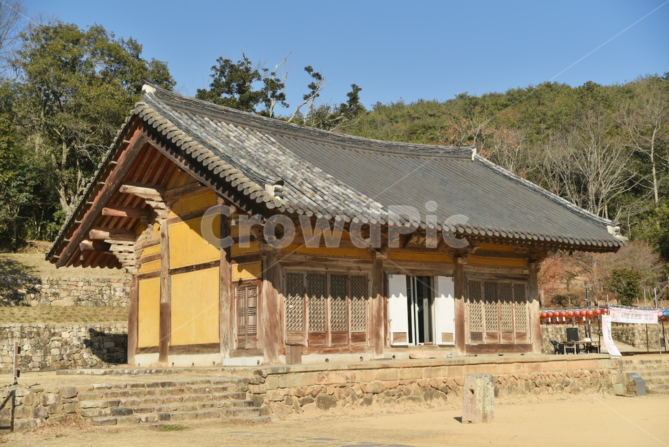 무위사,대웅전,사찰건축,맞배지붕,종교시설,목조건축,문화재,기념물,건물,기와,roof,지붕,건축물,건물외관,exterior,building,structure,architecture,construction