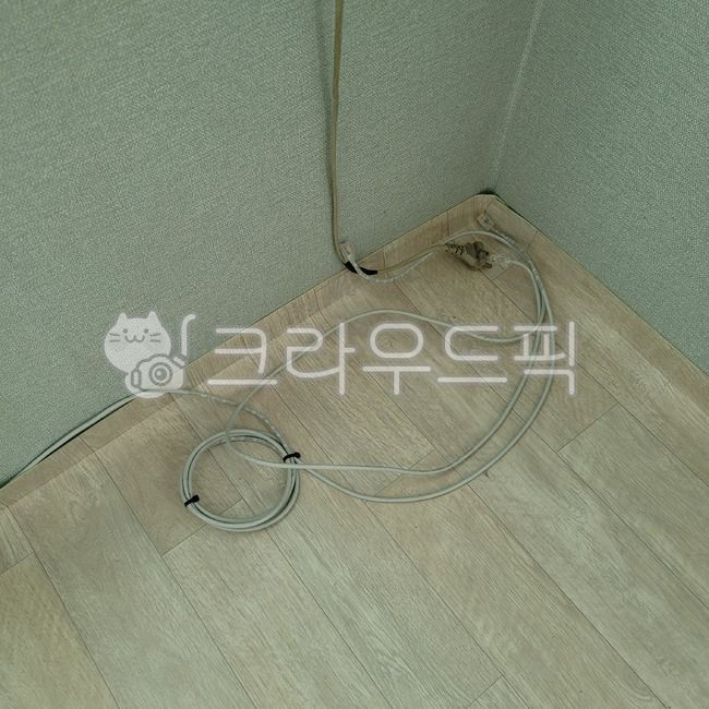 전선,선,케이블선,인터넷선,헝크러진,엉크러진,얽힌,지저분한,정리안된,lines