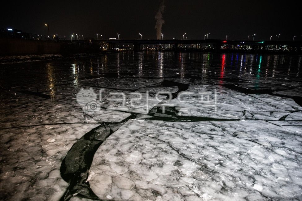 한파,얼어붙은,한강,한강다리,얼음,강물,서울,coldwave,frozen,hanriver,hanriverbridge,ice,riverwater,seoul