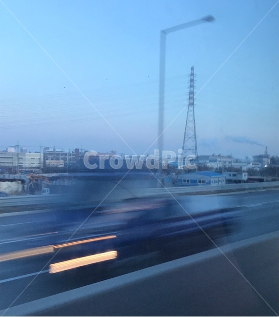 도로,불빛,자동차,배경,고속도로,트럭,창문,바깥배경,가로등,교통,교통수단,traffic,transportation