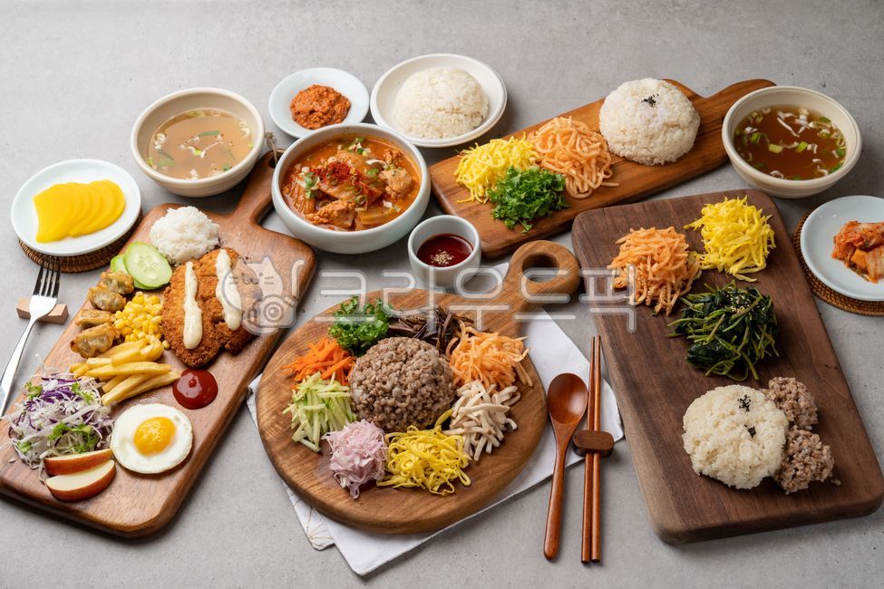 음식,식사,food,dish,열무비빔밥,비빔밥,열무,반찬,나물,밥,보리비빔밥,무생채,돼지고기김치찜,돼지고기,김치,찜