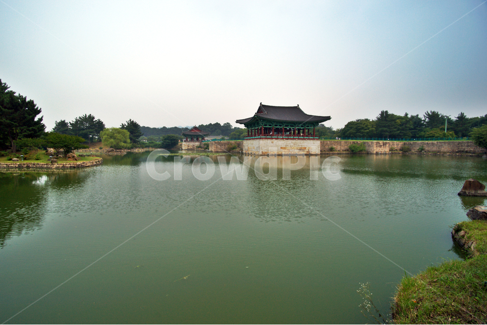 안압지,경주,전각,동궁과월지,고건축,신라,유적지,연못,풍경,한국전통,한국문화,korean traditional,korean culture,랜드마크,landmark,tourist attraction,한국랜드마크,한국관광지,한국명소,korea landmark,korea tourist attraction,건축물,건물외관,exterior,building,structure,architecture,construction